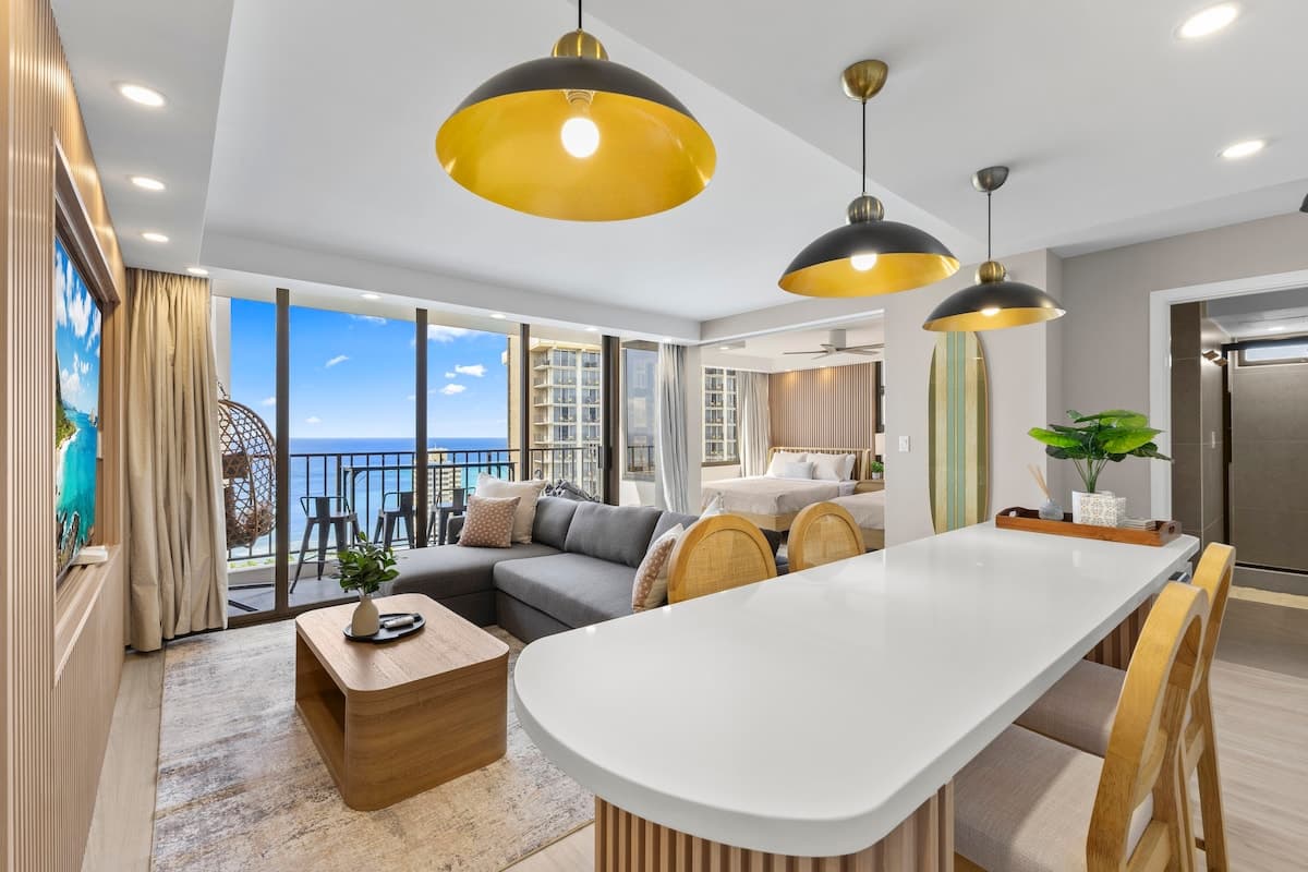 33F-Stunning Ocean View 1BR-Waikiki/Free Parking~ - Photo 2