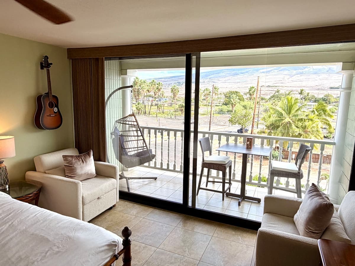Condo in Lahaina · ★5.0 · Studio · 3 beds · 1 bath - Photo 3