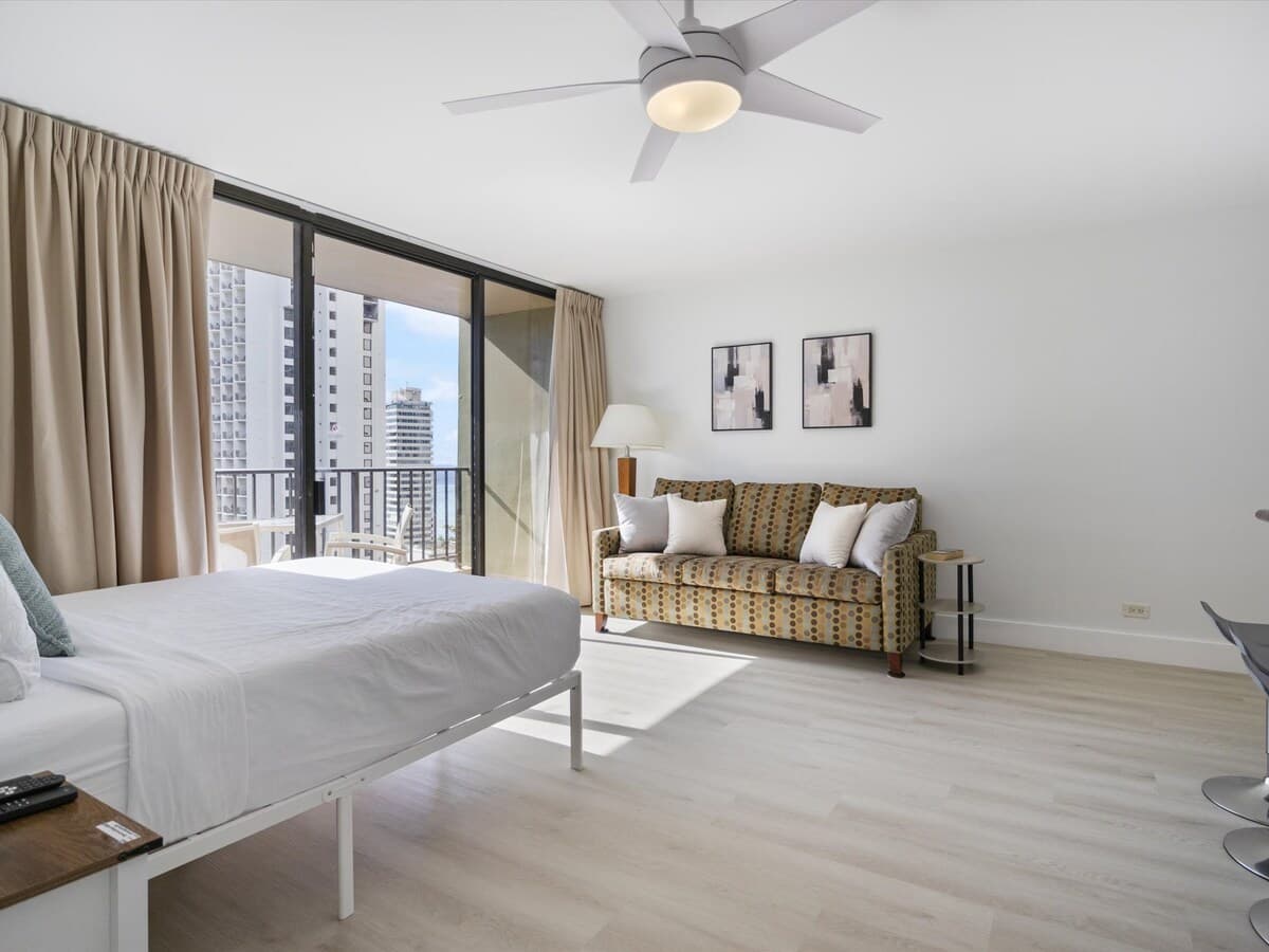 Condo in Honolulu · ★4.79 · 1 bedroom · 4 beds · 1 private bath - Photo 4