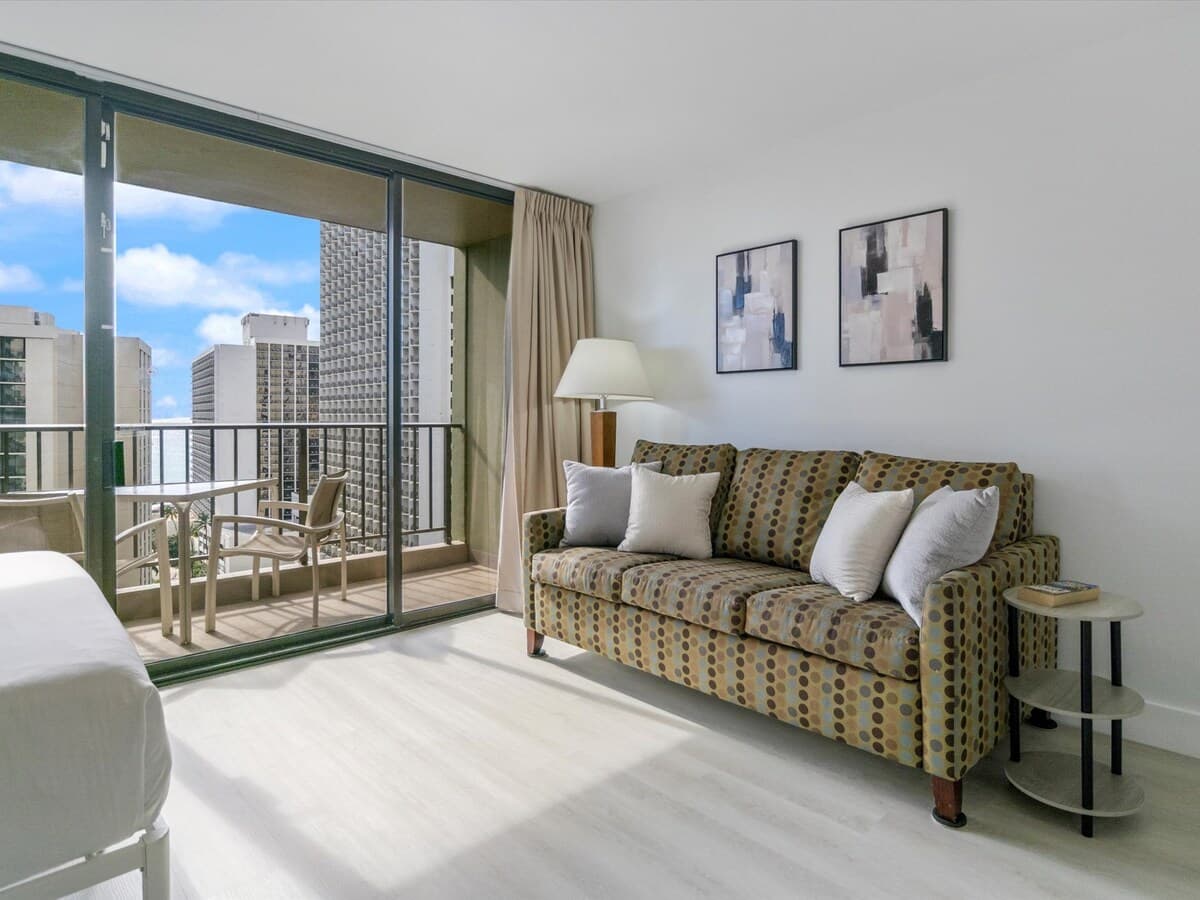 Condo in Honolulu · ★4.79 · 1 bedroom · 4 beds · 1 private bath - Photo 2