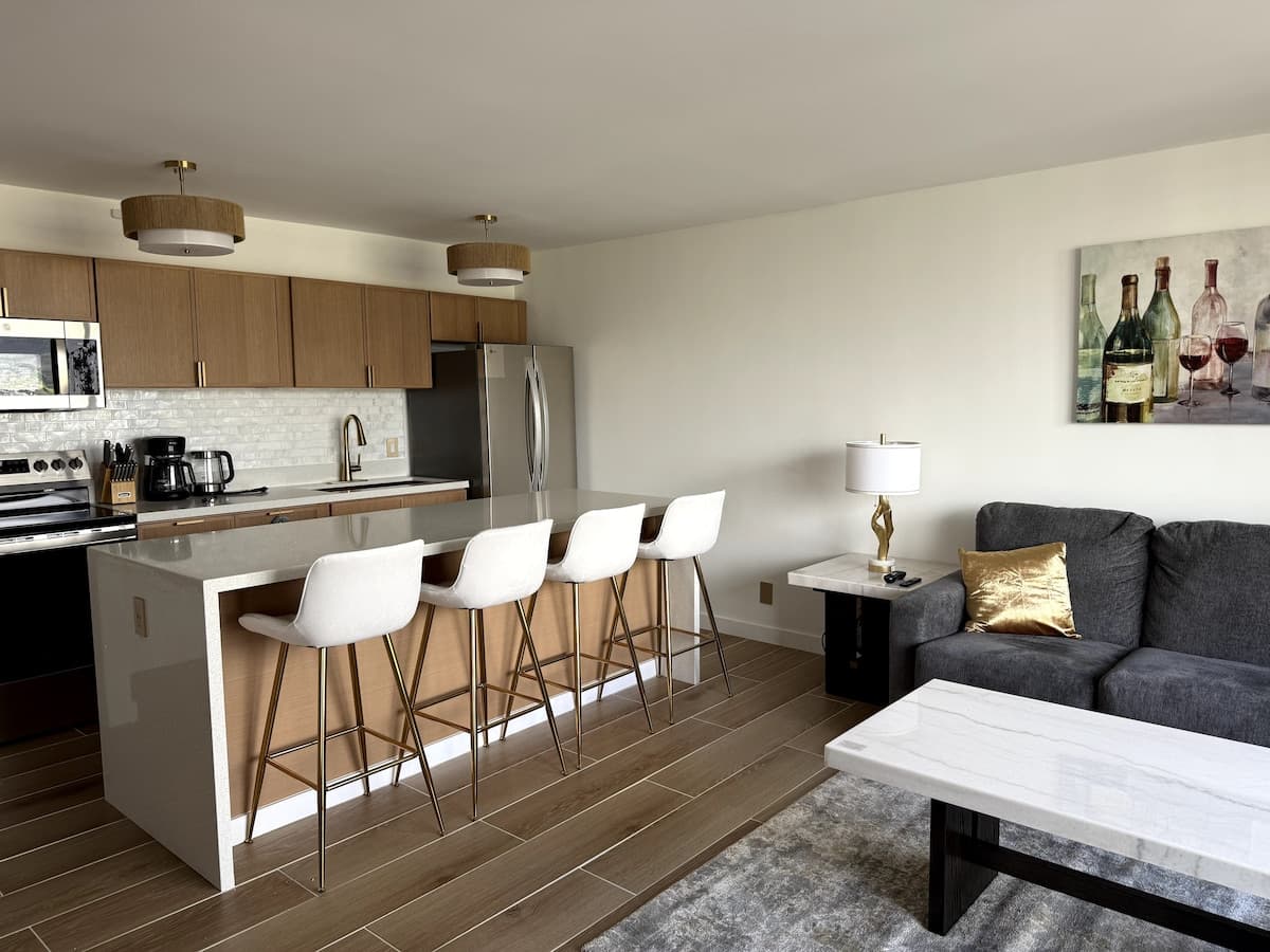 Newly Renovated Waikiki 1 Bedroom in Nice Location - Photo 1