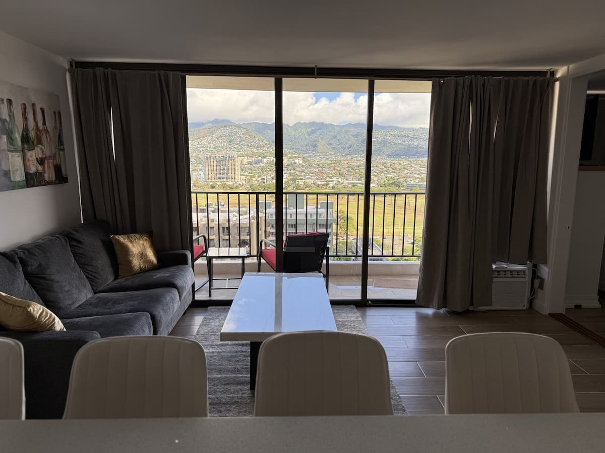 Newly Renovated Waikiki 1 Bedroom in Nice Location - Photo 3