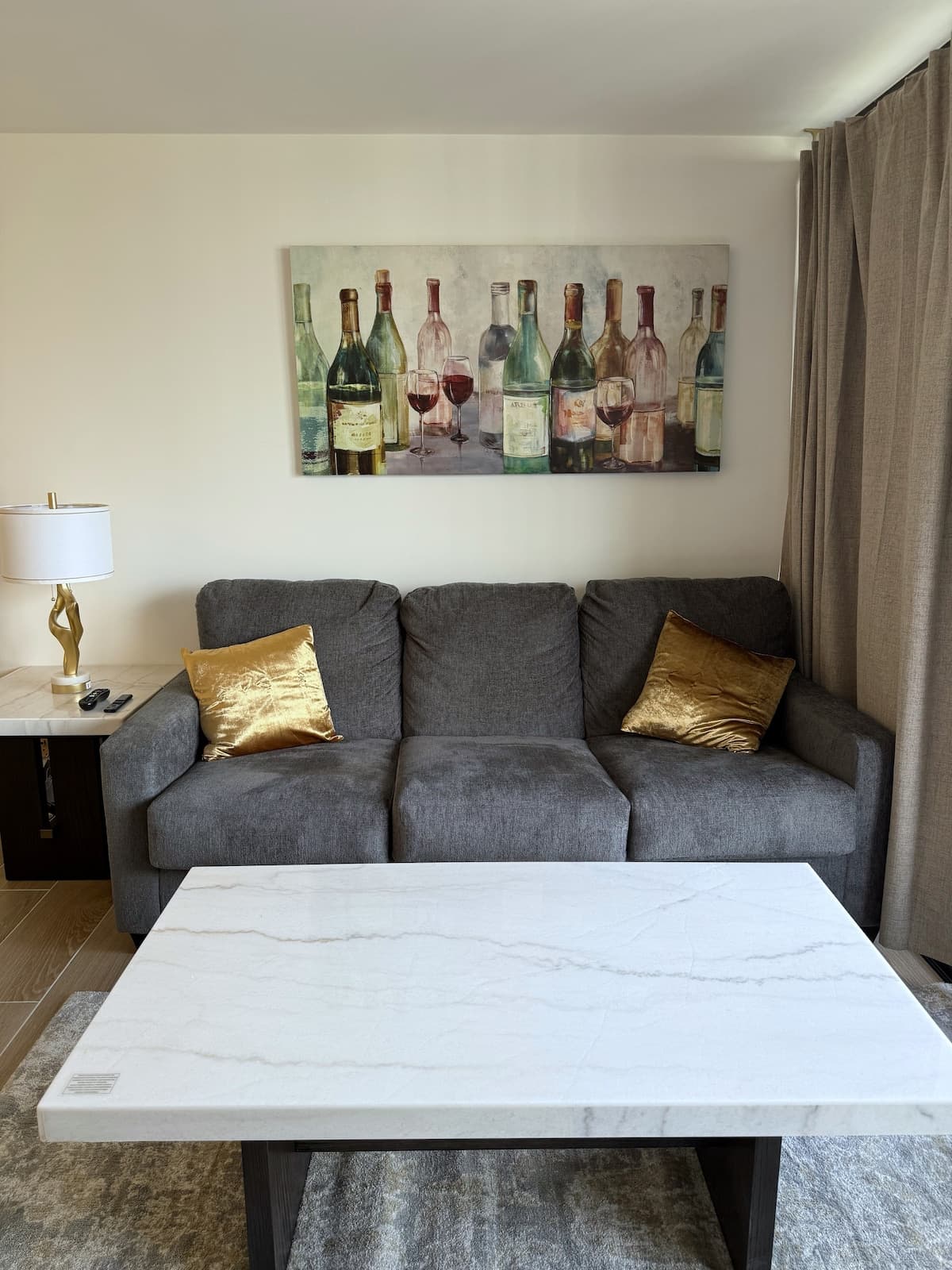Newly Renovated Waikiki 1 Bedroom in Nice Location - Photo 2