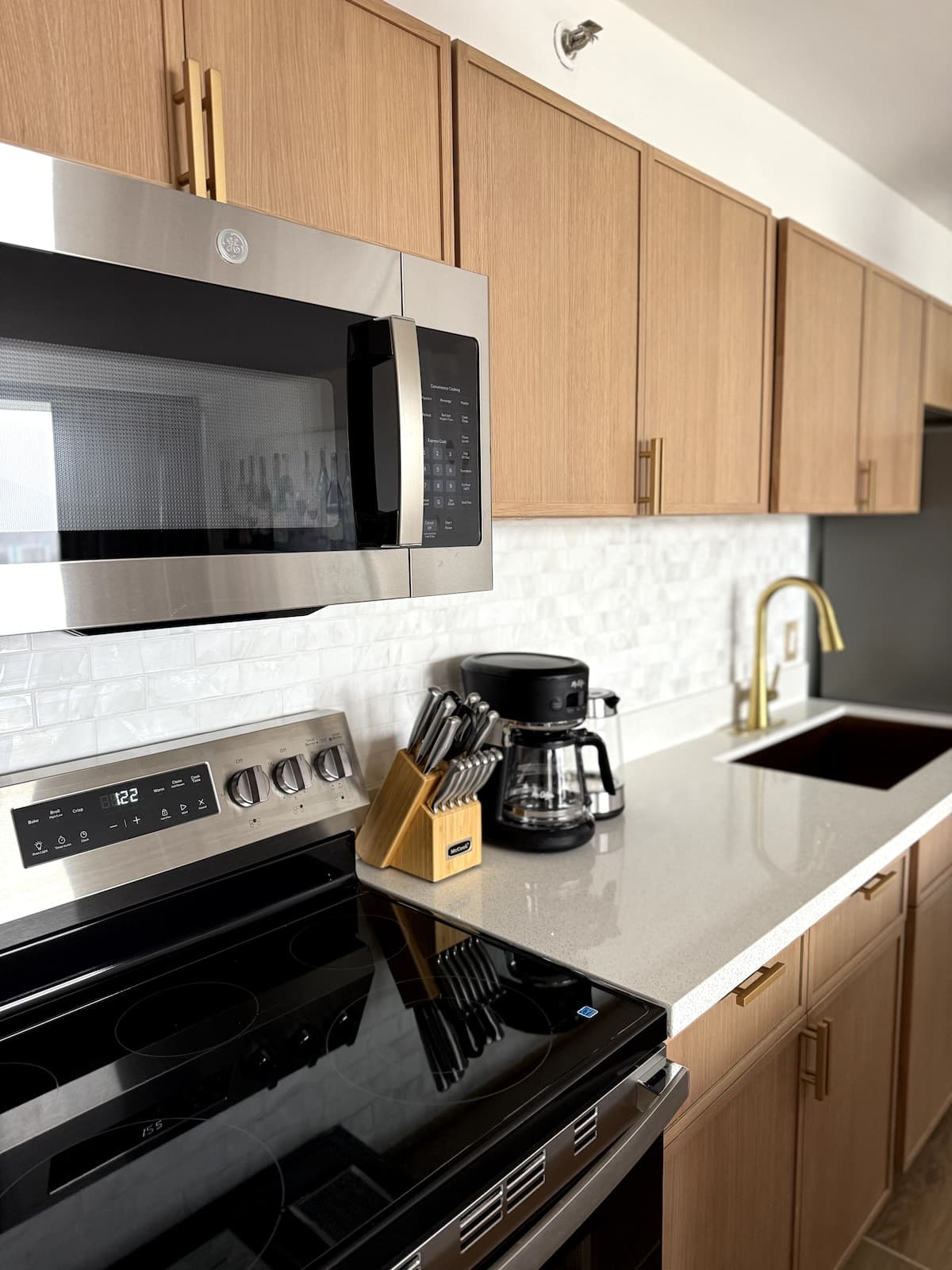 Newly Renovated Waikiki 1 Bedroom in Nice Location - Photo 4