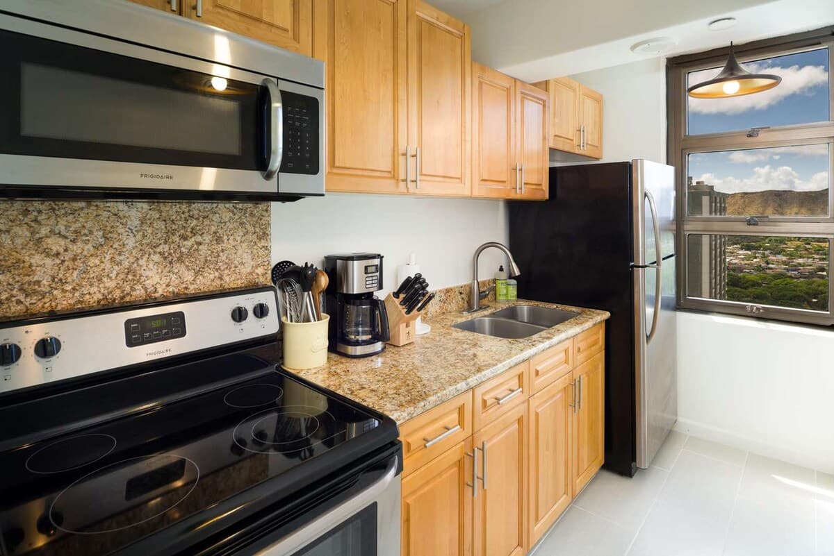 35th Fl Waikiki Banyan | Mtn View | AC | Parking - Photo 5
