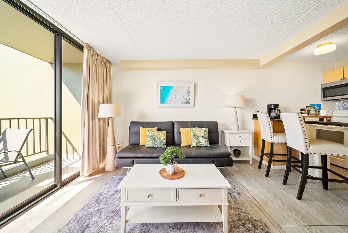 Condo in Honolulu · ★4.73 · 1 bedroom · 4 beds · 1 private bath - Photo 1