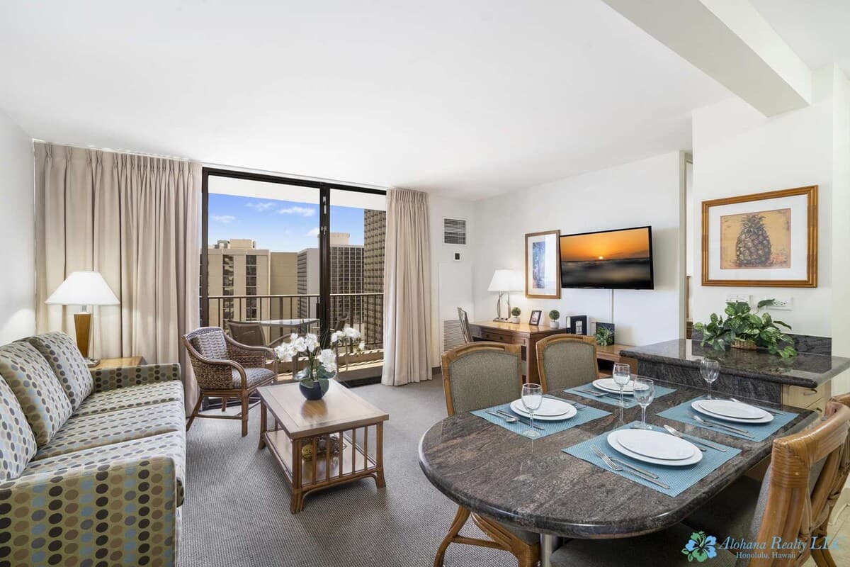 20th Fl Waikiki Sunset | King | Parking | Pool - Photo 4