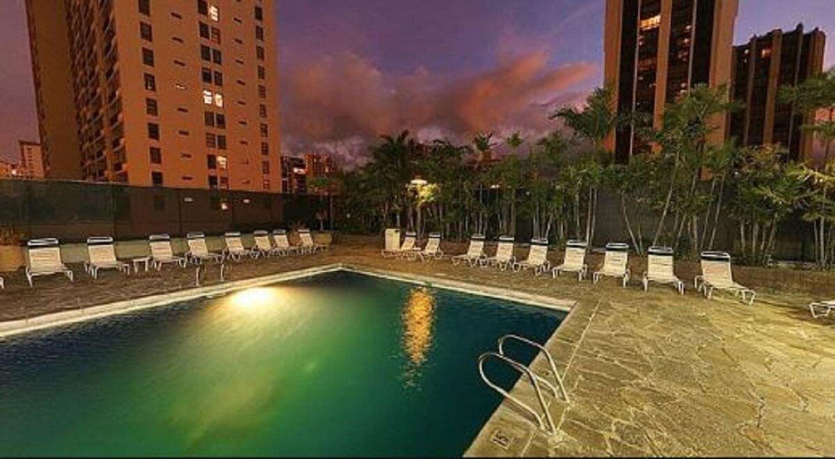 8th Fl Waikiki Sunset | Parking | Pool | AC - Photo 5