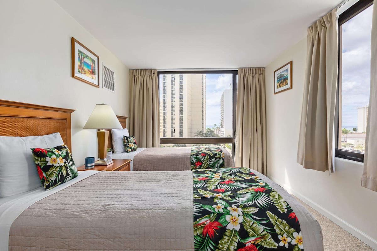 8th Fl Waikiki Sunset | Parking | Pool | AC - Photo 1