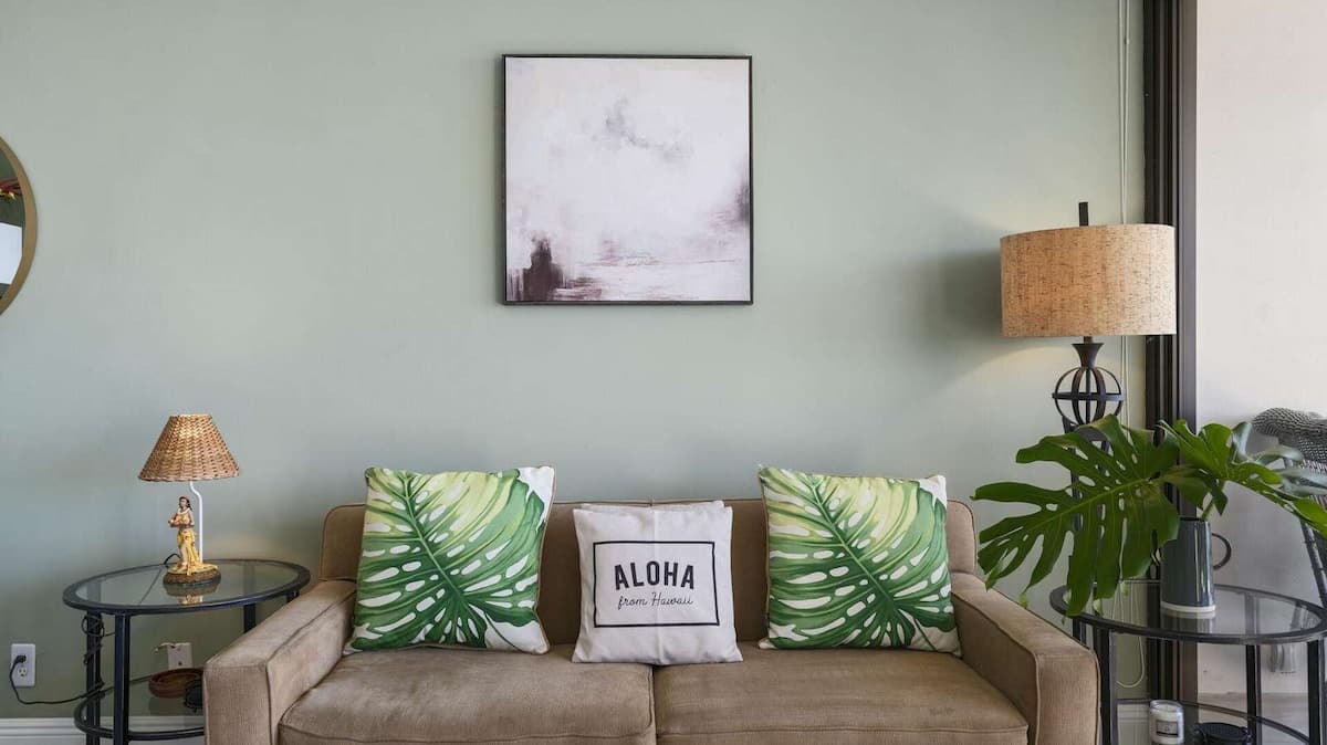 38th Fl Waikiki Banyan | King | AC | Parking - Photo 1