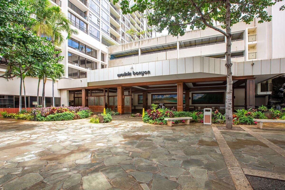 38th Fl Waikiki Banyan | King | AC | Parking - Photo 5