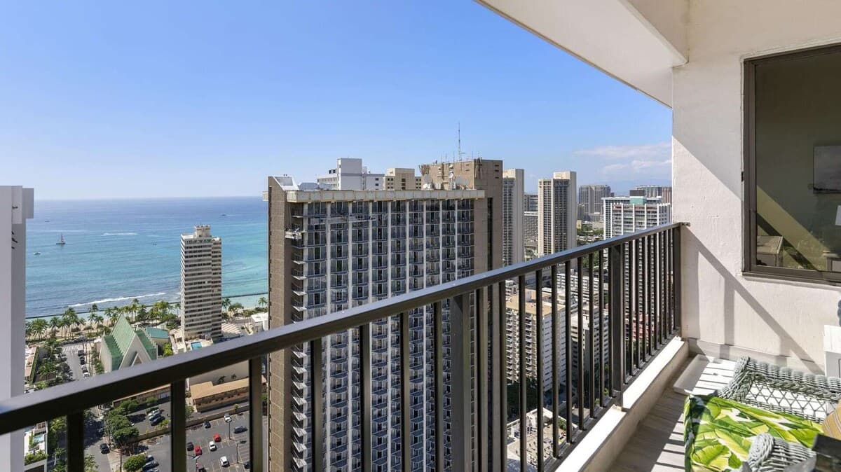 38th Fl Waikiki Banyan | King | AC | Parking - Photo 4