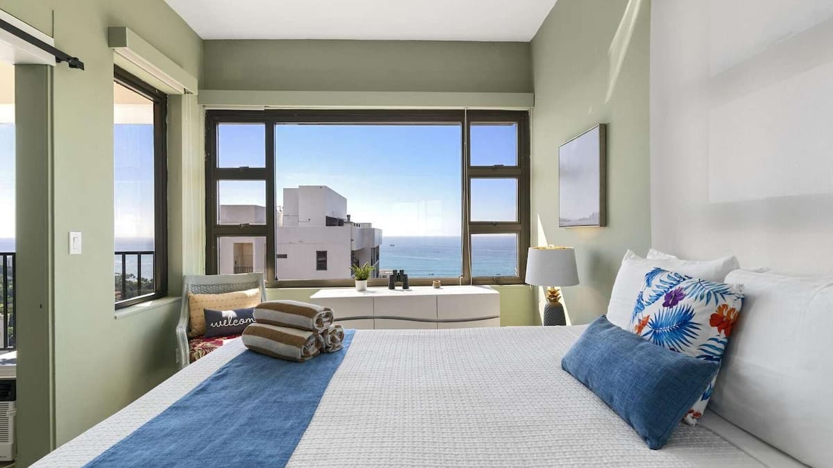 38th Fl Waikiki Banyan | King | AC | Parking - Photo 2