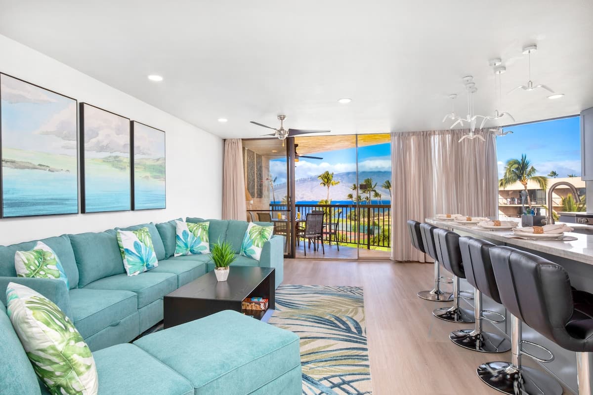 Island condo w/ beach access & pool - Photo 1