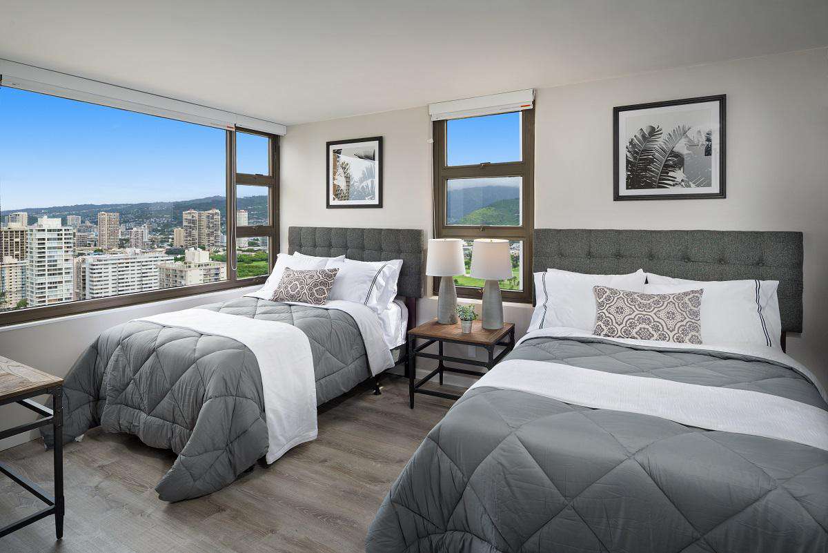 31st Fl Waikiki Banyan | Ocean View | Parking - Photo 1
