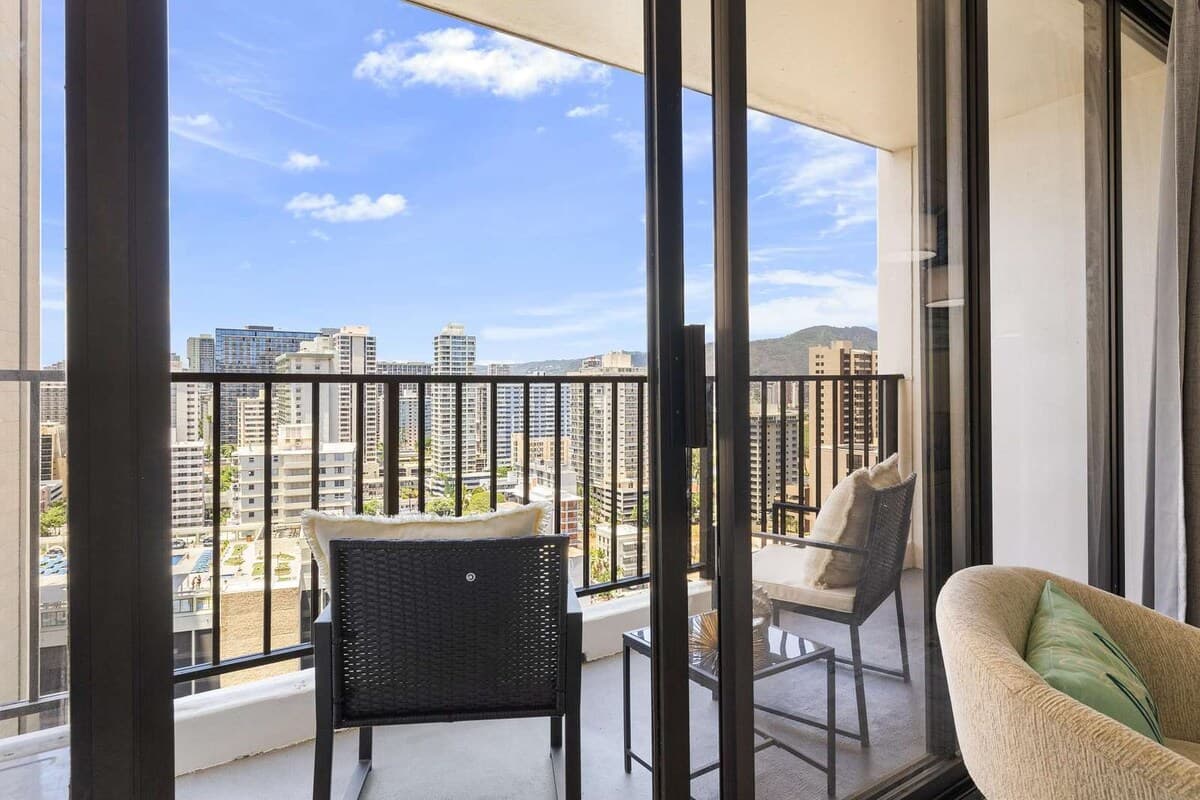 20th Fl Waikiki Banyan | King | AC | Parking - Photo 3