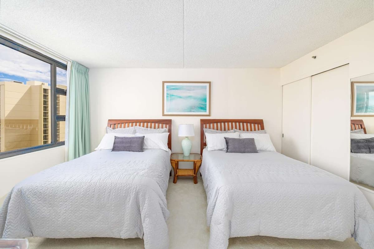 17th Fl Waikiki Banyan | Parking | AC | Pool - Photo 1