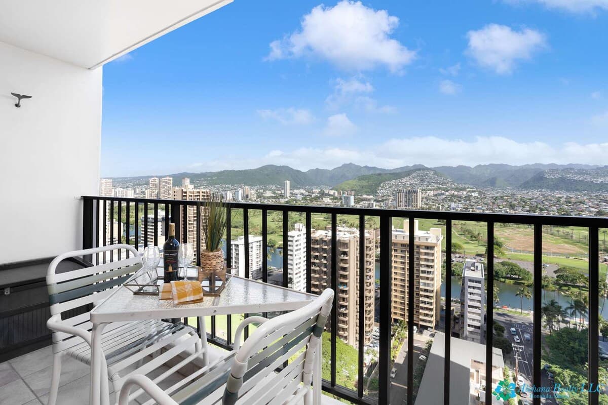 25th Fl Waikiki Banyan | King | Mtn View | Parking - Photo 4