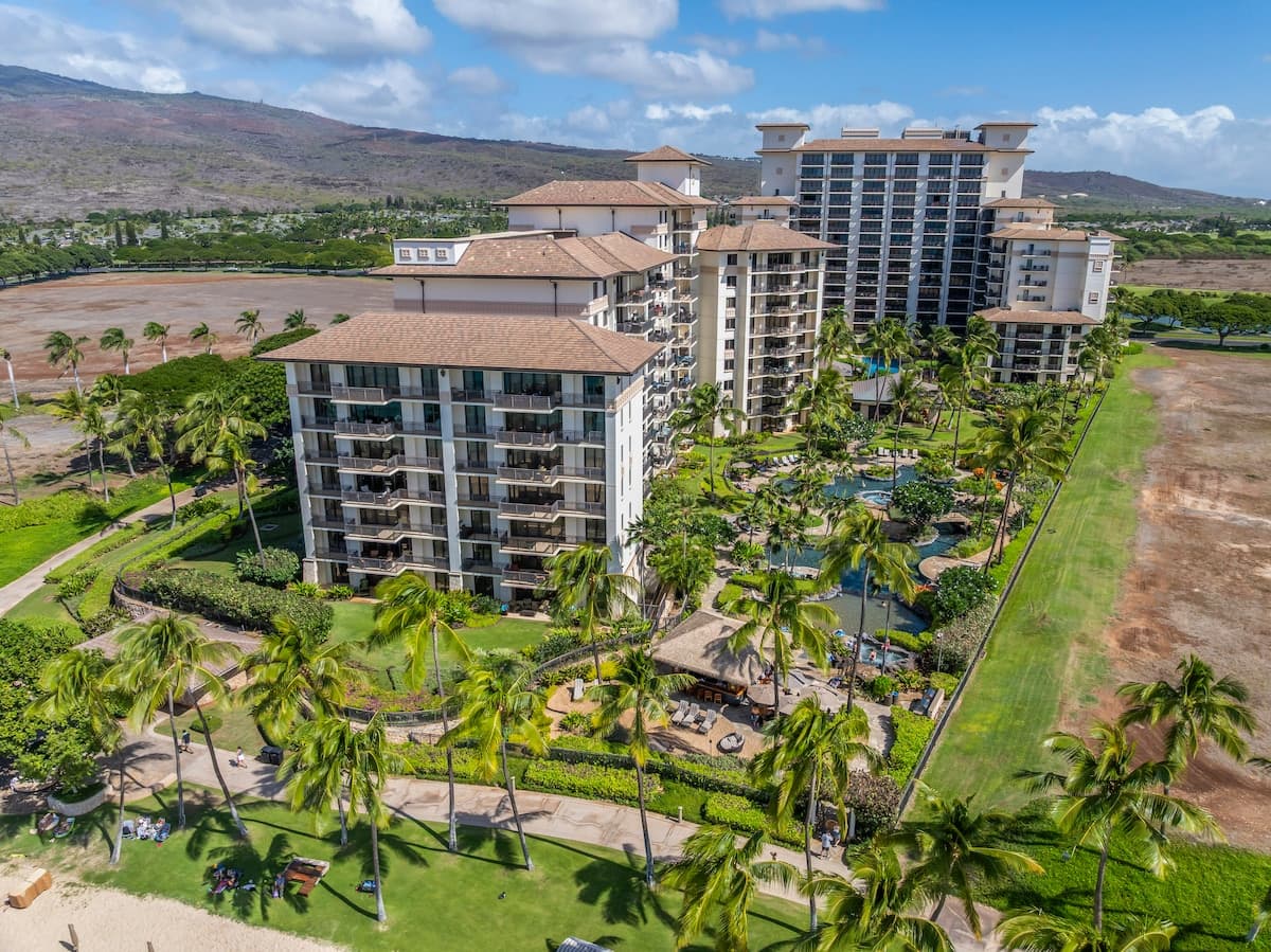 Condo in Kapolei · ★4.96 · 2 bedrooms · 3 beds · 2 private baths - Photo 4