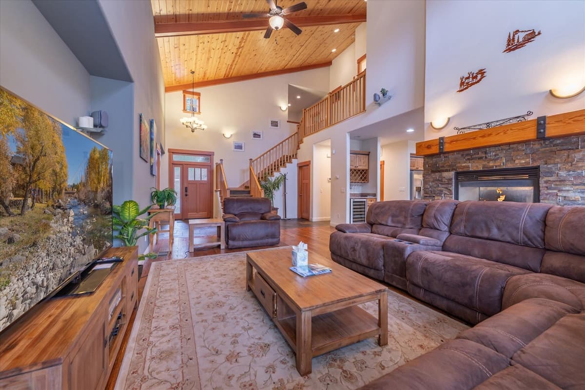 4BR w/ 2 Master Suites, Near Downtown & Northstar - Photo 1