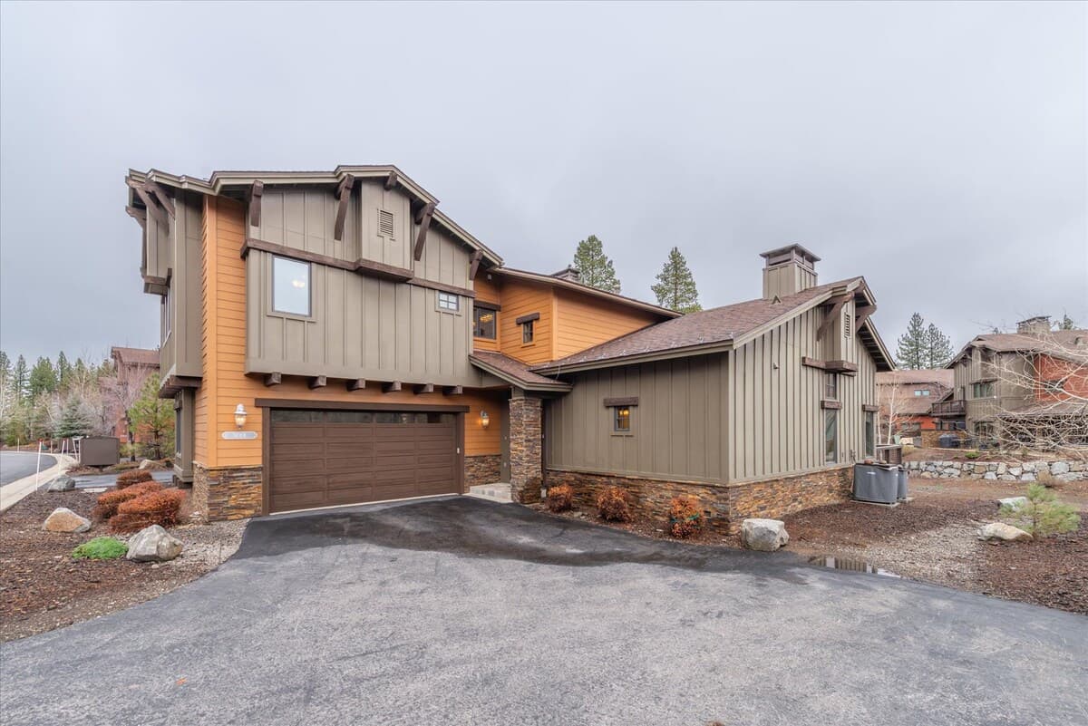 4BR w/ 2 Master Suites, Near Downtown & Northstar - Photo 2