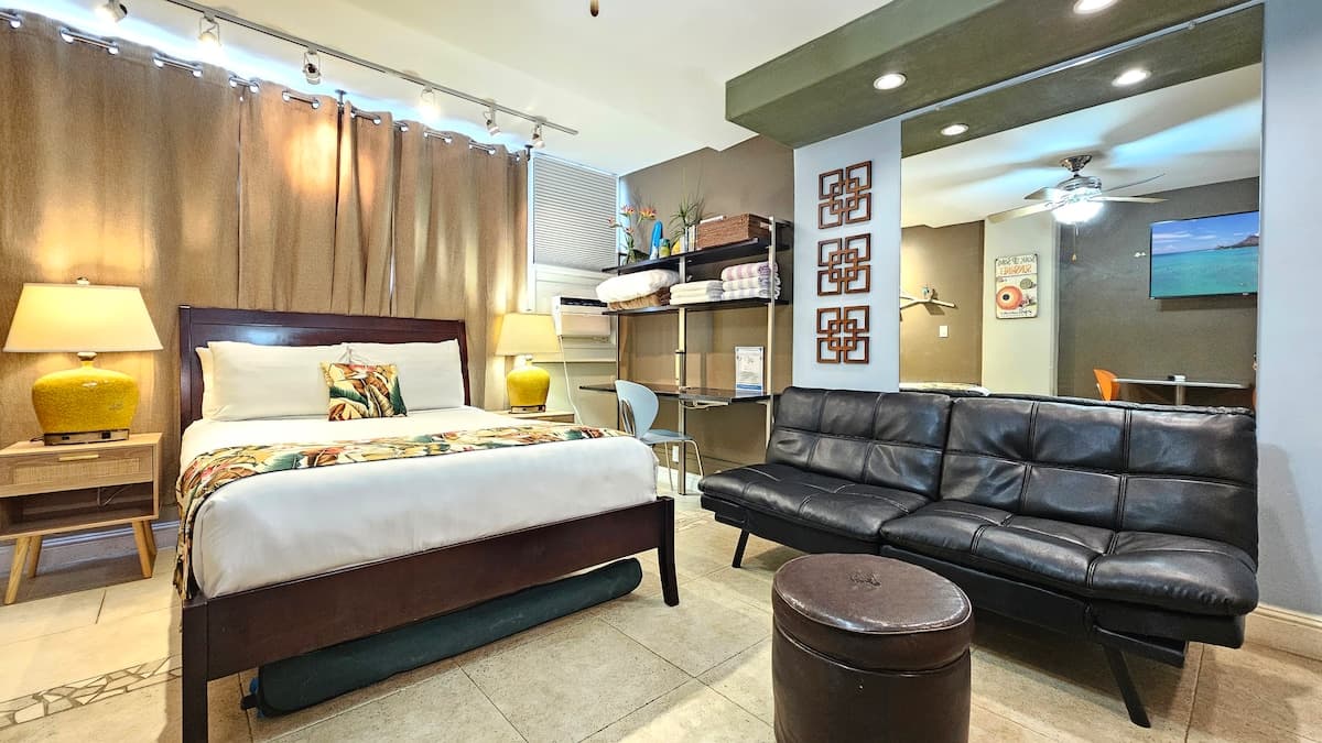 WG701 | Get Away Suite 701—Waikῑkῑ Grand Hotel® - Photo 2