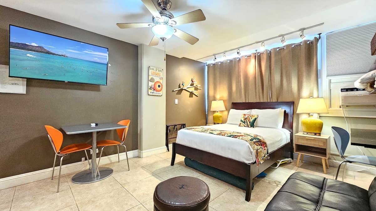 WG701 | Get Away Suite 701—Waikῑkῑ Grand Hotel® - Photo 1