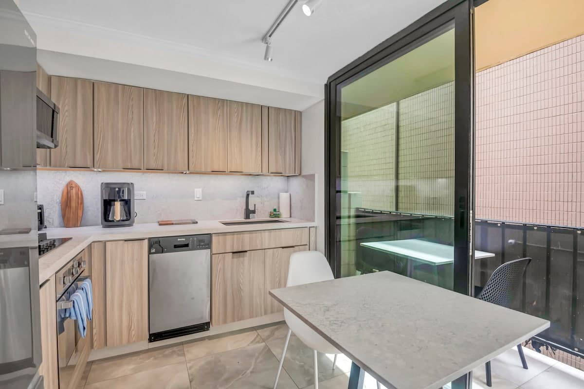 Condo in Honolulu · ★4.91 · Studio · 2 beds · 1 private bath - Photo 5