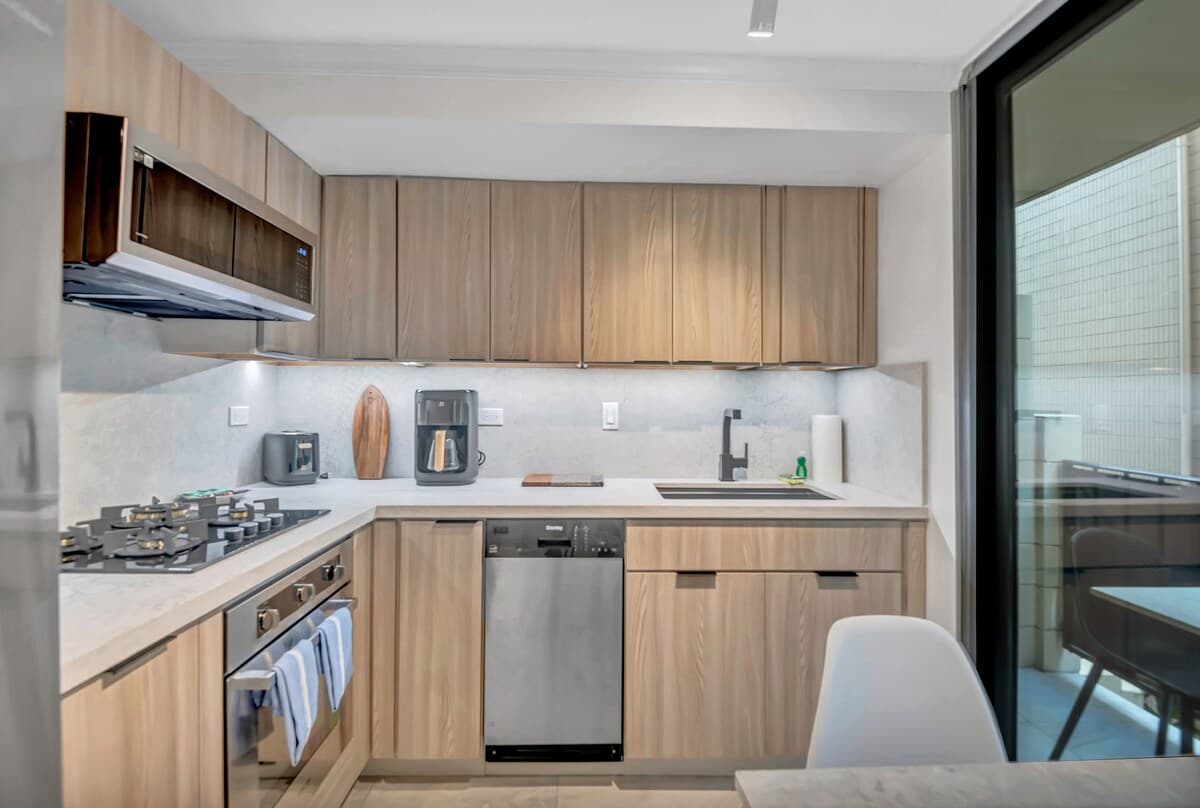 Condo in Honolulu · ★4.91 · Studio · 2 beds · 1 private bath - Photo 4