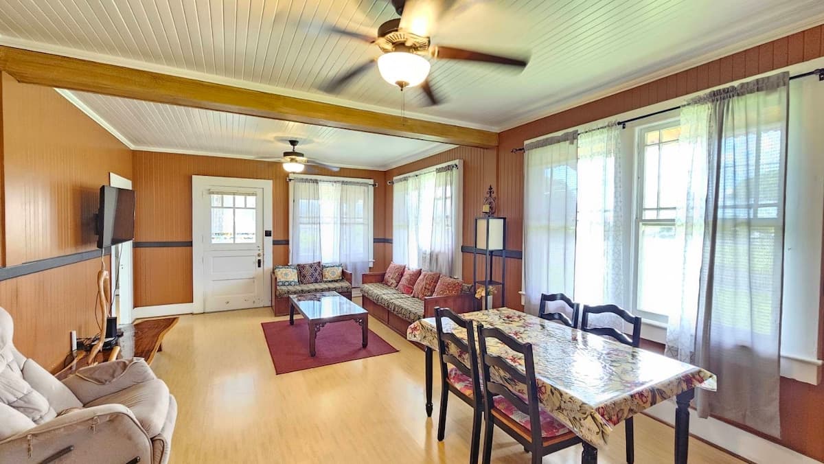 Home in Hilo · ★4.52 · 3 bedrooms · 3 beds · 2 private baths - Photo 5