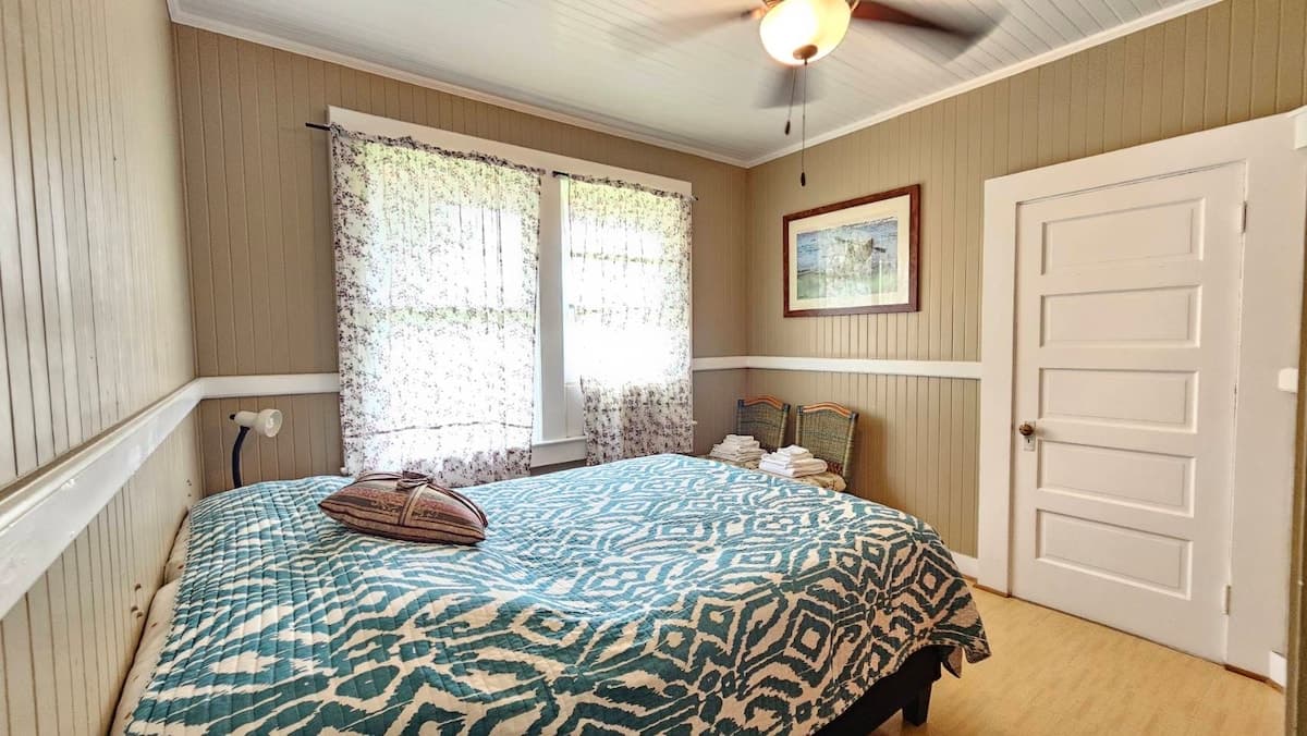Home in Hilo · ★4.52 · 3 bedrooms · 3 beds · 2 private baths - Photo 2