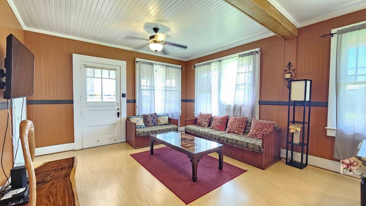 Home in Hilo · ★4.52 · 3 bedrooms · 3 beds · 2 private baths - Photo 3