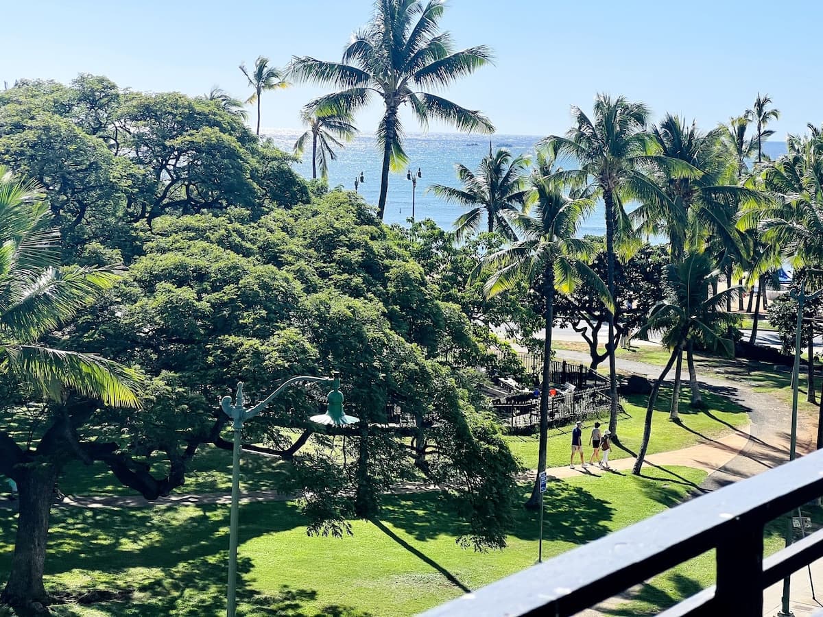 Top Rated Waikiki Location with Lanai & Ocean View - Photo 3