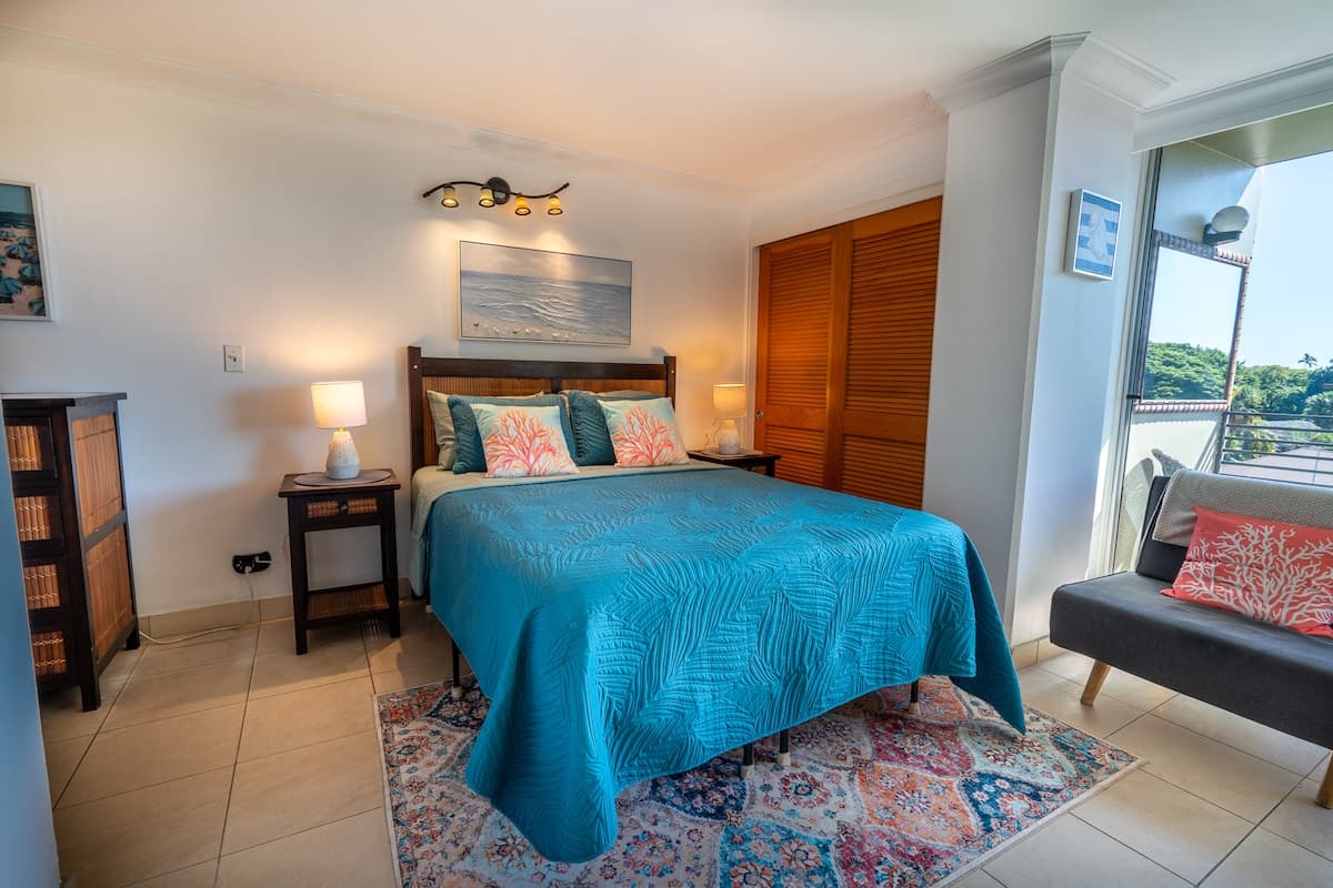 Top Rated Waikiki Location with Lanai & Ocean View - Photo 2