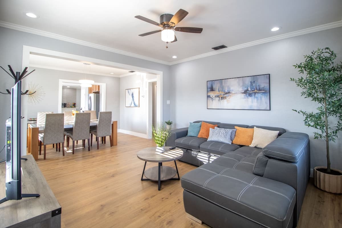 Modern Duplex with Electric Fireplace & 3 Parking - Photo 2
