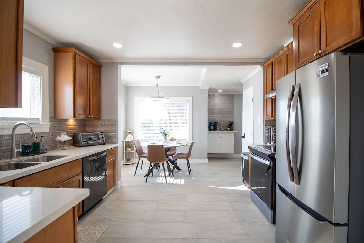 Modern Duplex with Electric Fireplace & 3 Parking - Photo 4