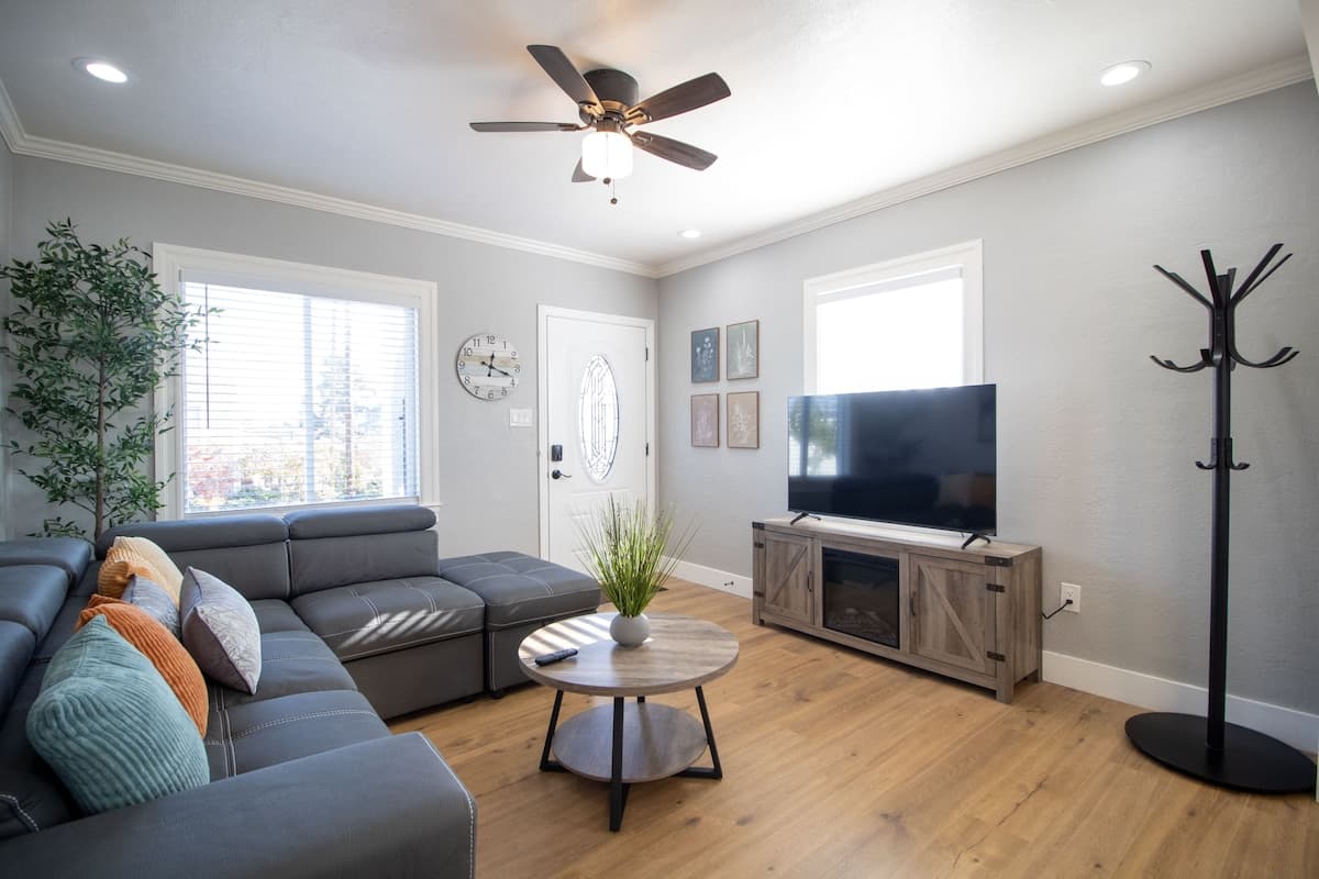 Modern Duplex with Electric Fireplace & 3 Parking - Photo 1