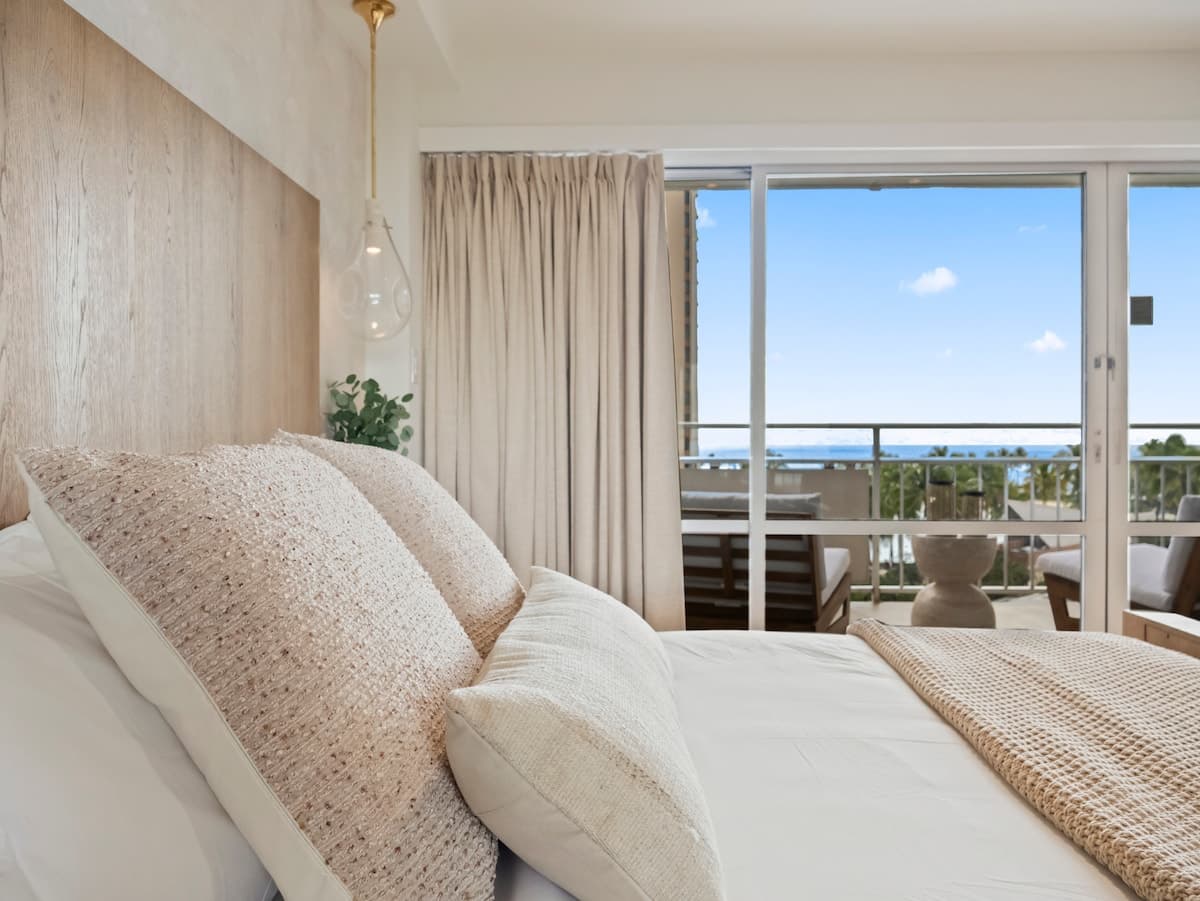 Waikiki Ocean Wave Escape: Coastal Luxe - Photo 2