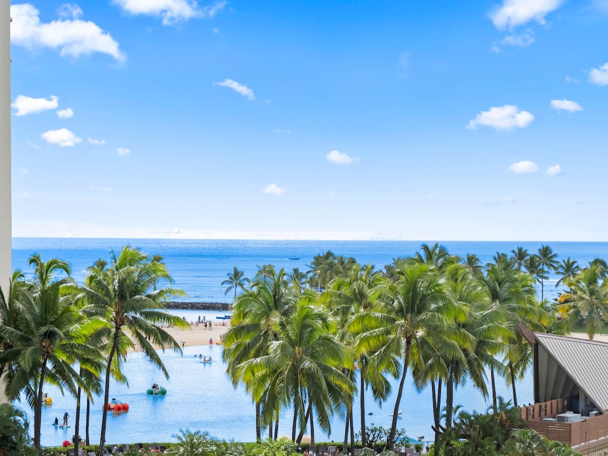 Waikiki Ocean Wave Escape: Coastal Luxe - Photo 5