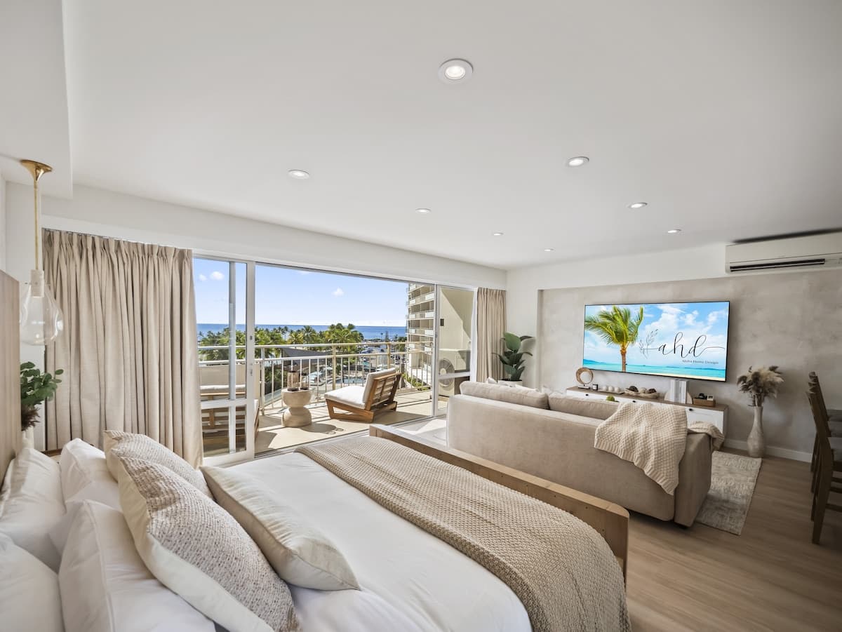 Waikiki Ocean Wave Escape: Coastal Luxe - Photo 1
