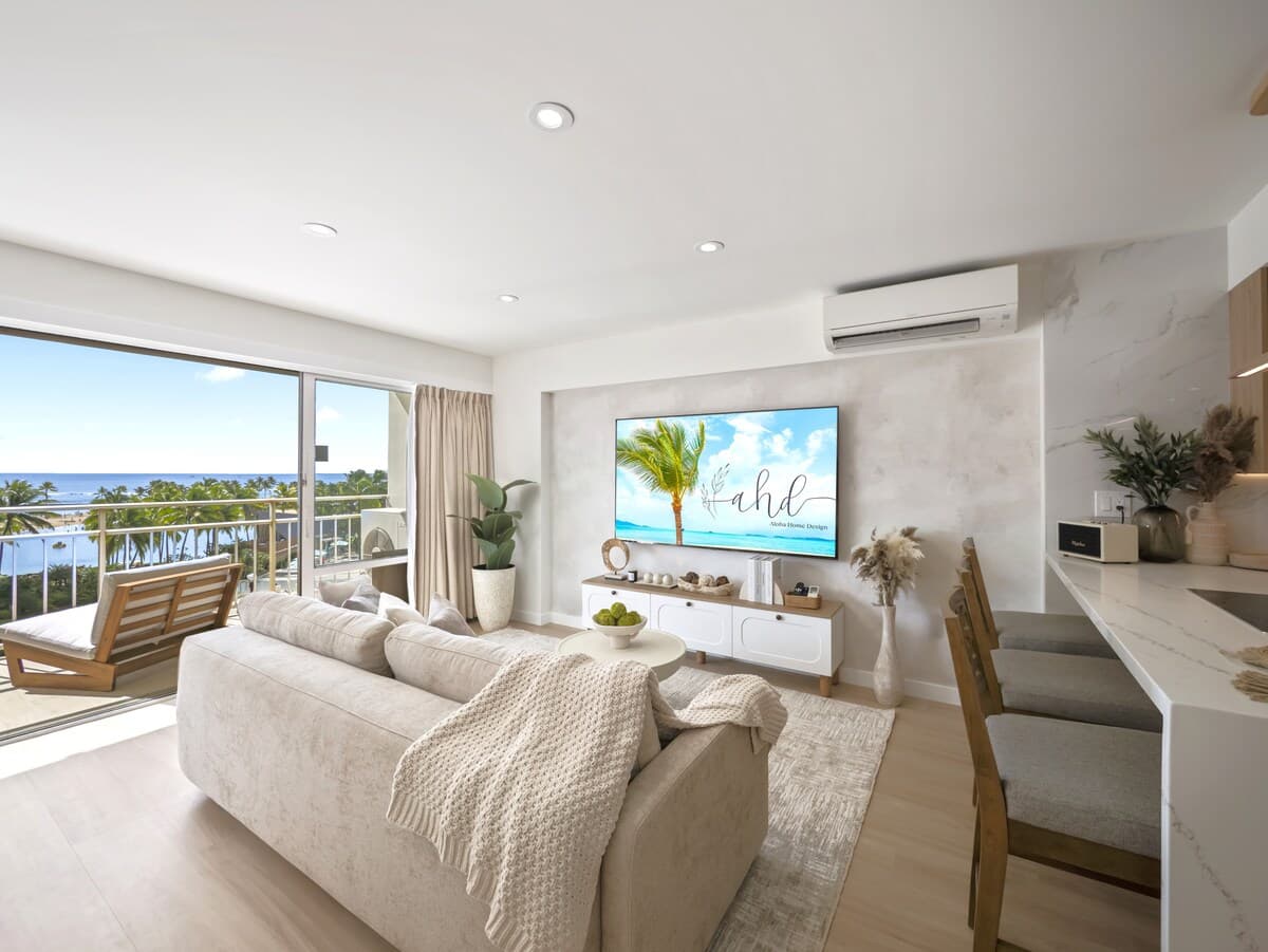 Waikiki Ocean Wave Escape: Coastal Luxe - Photo 3