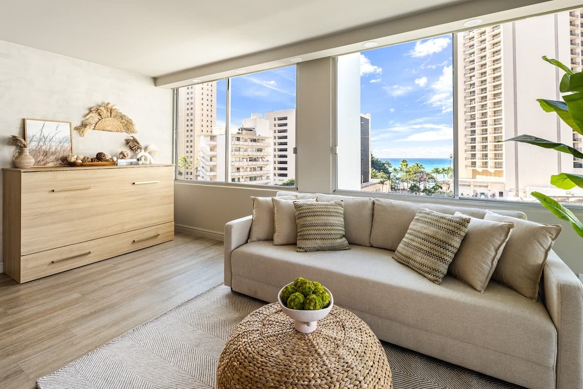 Waikiki Ocean View Retreat – Close to the Beach - Photo 1