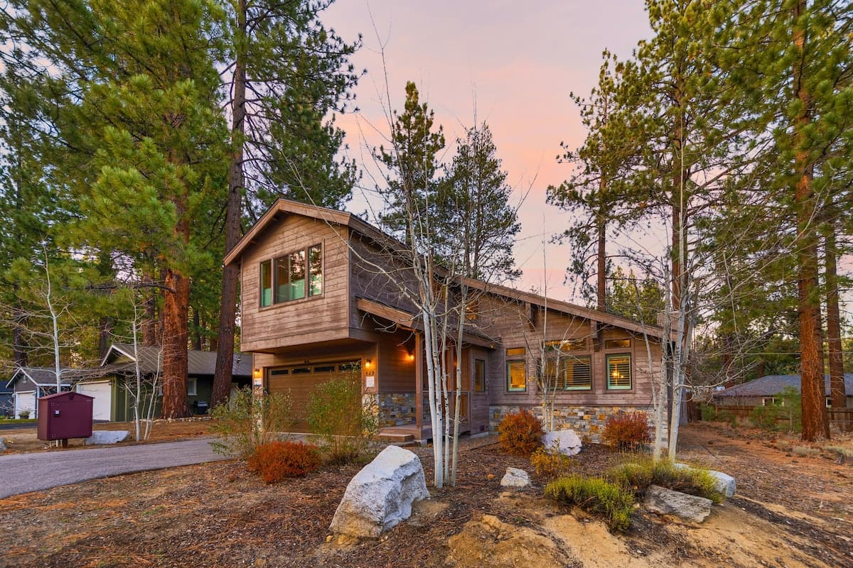 Mountain-Modern Chalet with Private Deck & BBQ - Photo 2