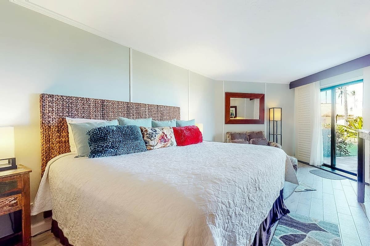 Lovely Studio | Pools | Gym | Ocean Views | Dining - Photo 2