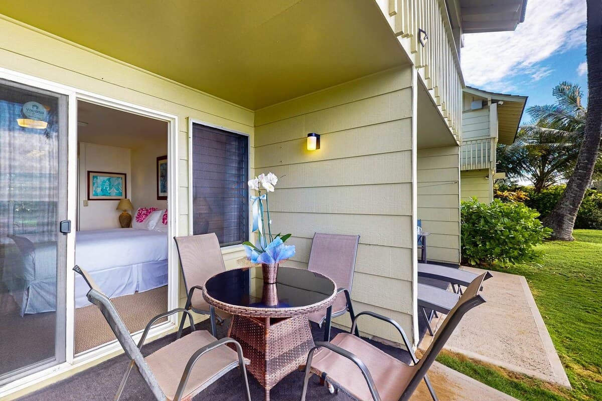 Lovely Studio | Pool | Views | Walk to Restaurants - Photo 4