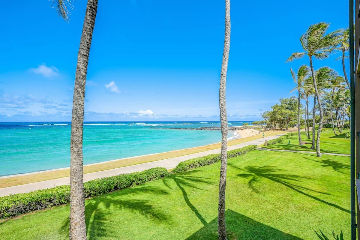 Condo in Kapaa · ★4.74 · 1 bedroom · 2 beds · 1 private bath - Photo 4