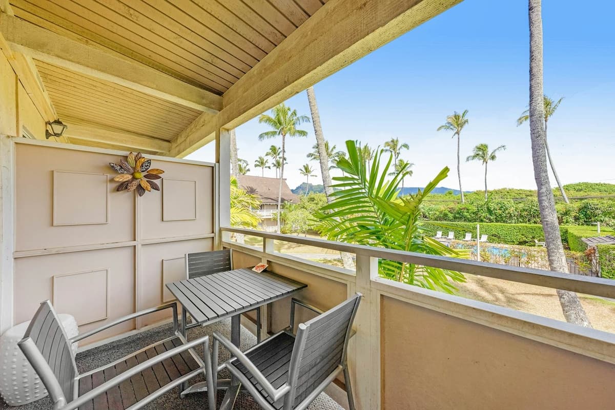 Condo in Kapaa · ★4.82 · 1 bedroom · 2 beds · 1 private bath - Photo 4