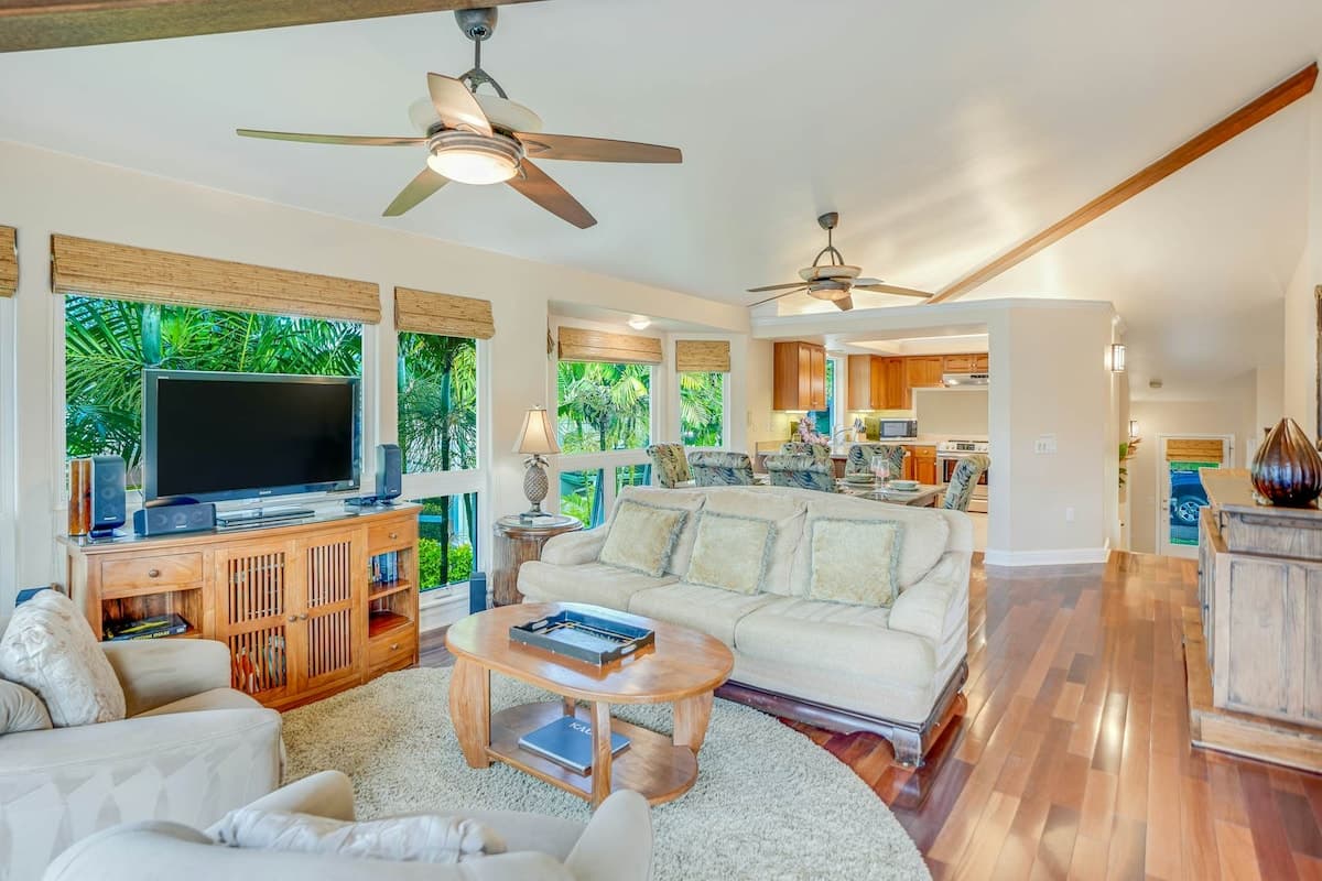 2BR mountain-view condos with pool & hot tub - Photo 4