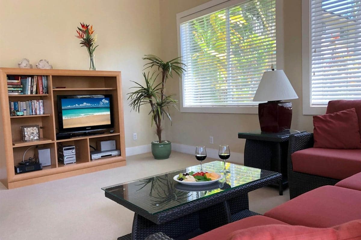 2BR Near Beaches, Balcony, Pool, Hot Tub - Photo 5