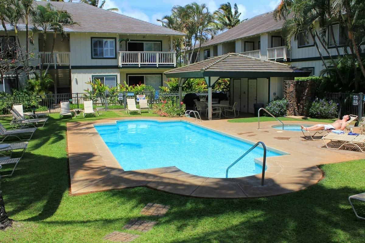 2BR Near Beaches, Balcony, Pool, Hot Tub - Photo 1